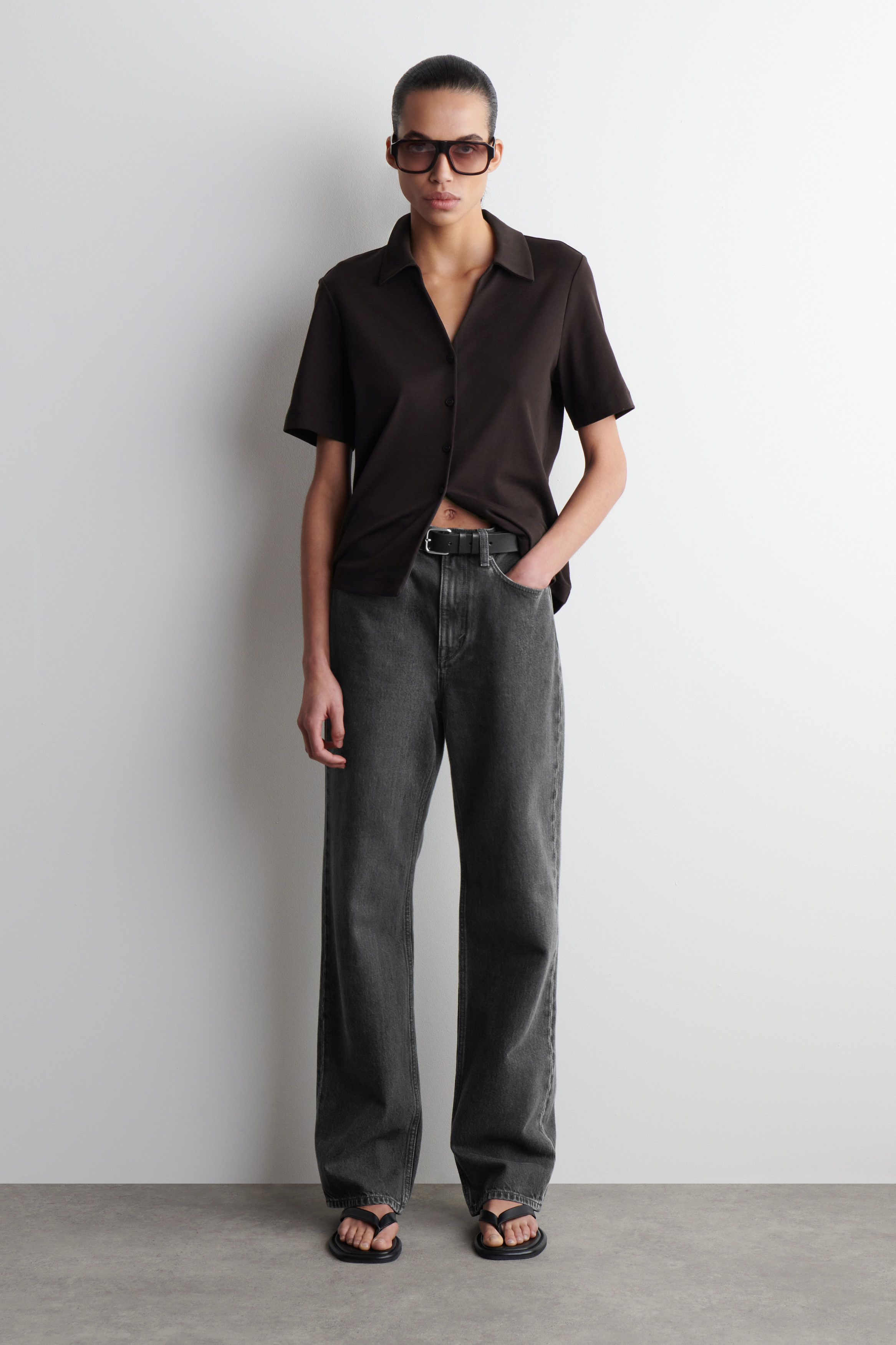 COLUMN STRAIGHT-LEG JEANS - WASHED BLACK | COS