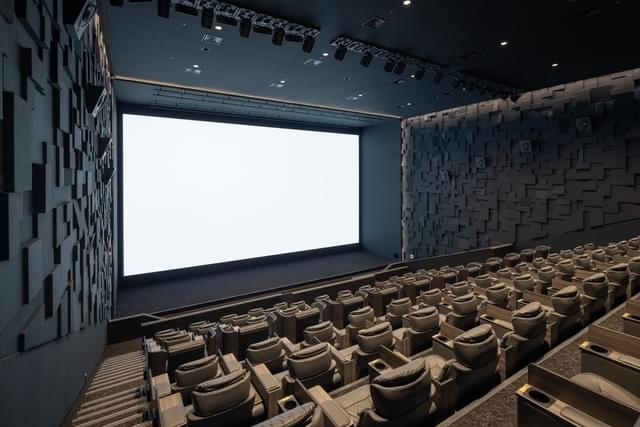 日本初の全席プレミアムシート！料金4500円から。坂本龍一音響監修の