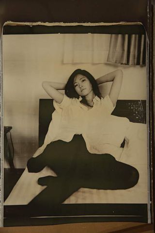 荒木経惟 KaoRiが世界最大のポラロイドカメラに挑戦！ 都内2カ所で