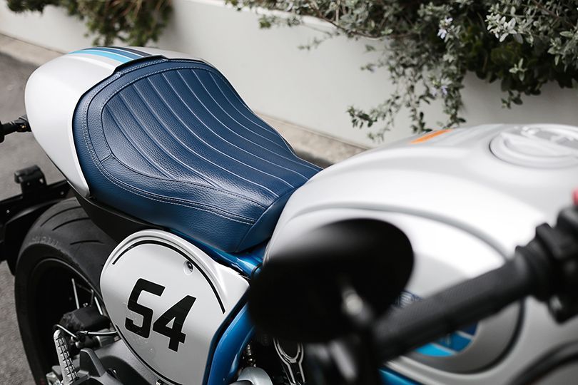 ガマンせず、カッコよく乗れるカフェレーサーガマンせず、カッコよく