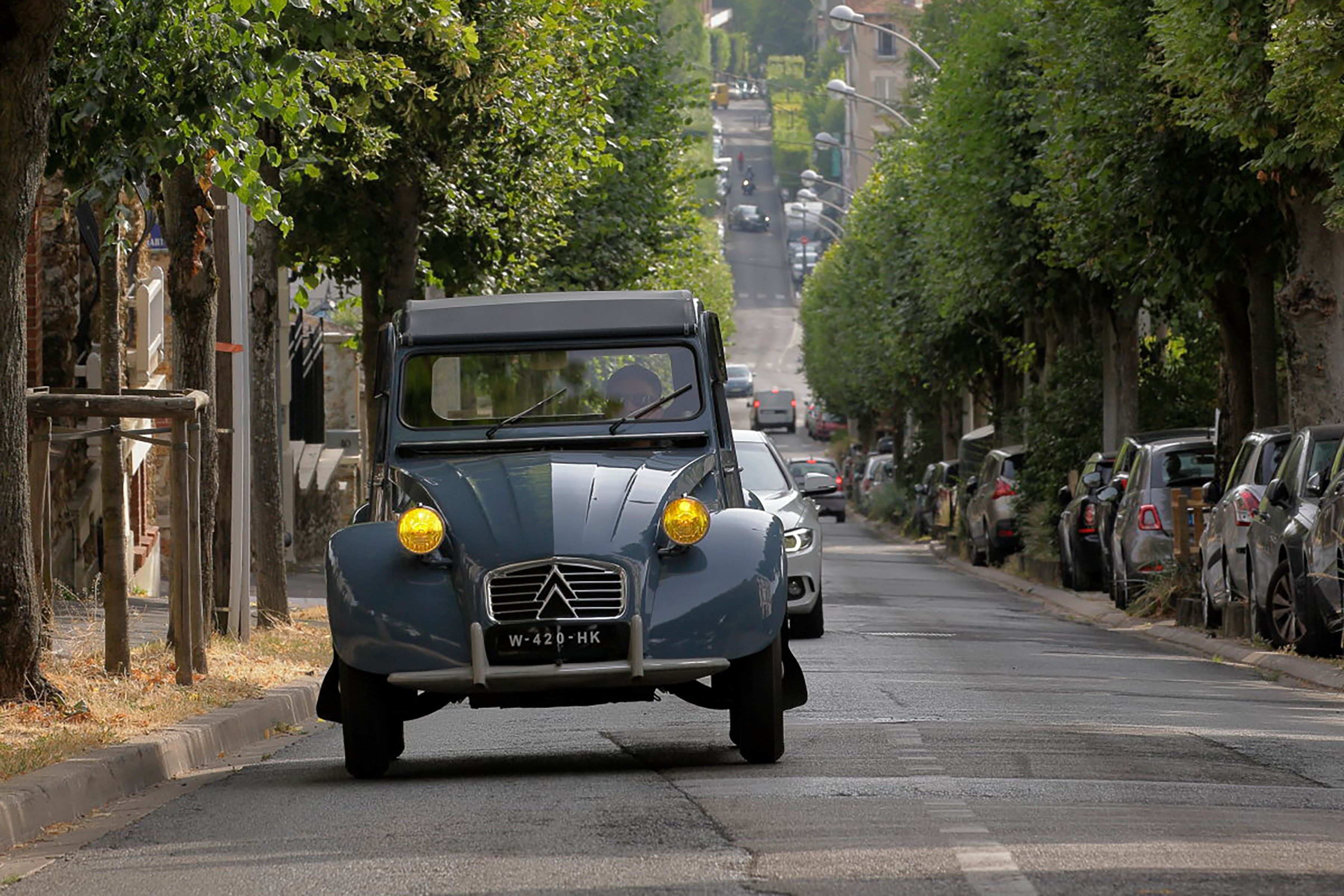 425㏄にできること！ 齢58歳の2CVでパリからシトロエン100周年イベント