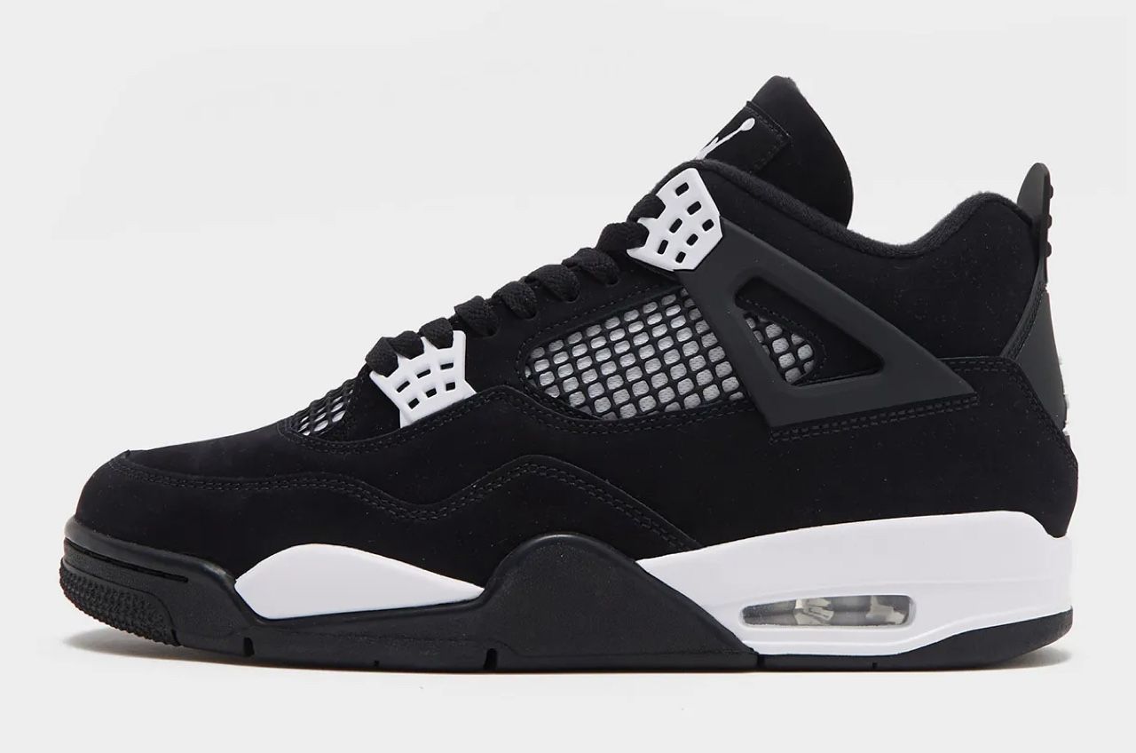 エア ジョーダン 4 “White Thunder”」は、クリーンなブラック
