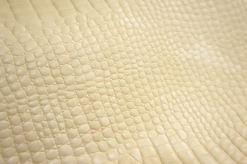 スモールクロコ型押し(牛革) 裁ち革2030 | レザークラフト・ドット