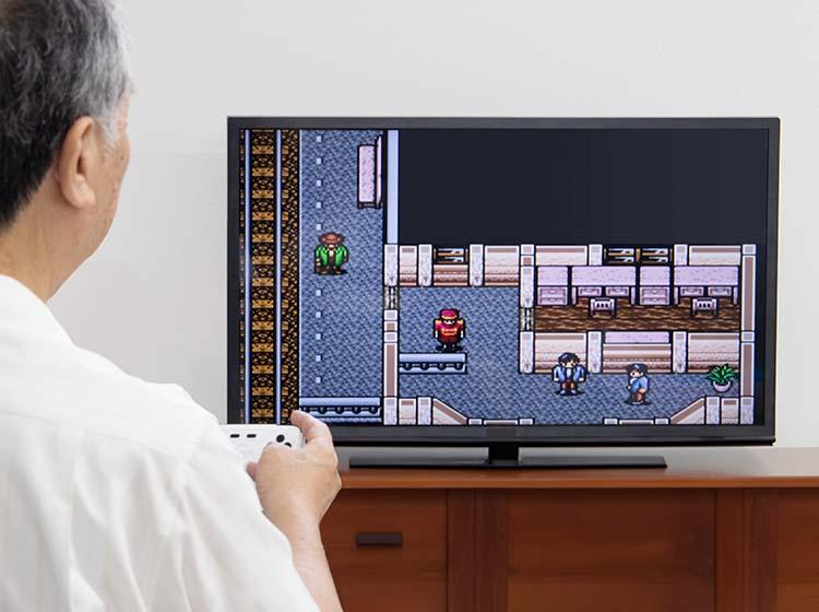懐かしくて新鮮な4つのレトロゲームセット。テレビに挿すだけで遊べ