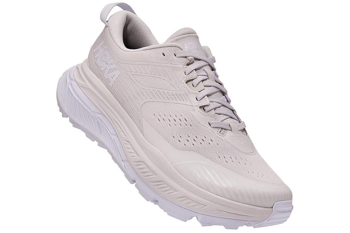 HOKA ONE ONEの「VARIANT WHITE PACK」はグレーが効果的！ 春コーデに