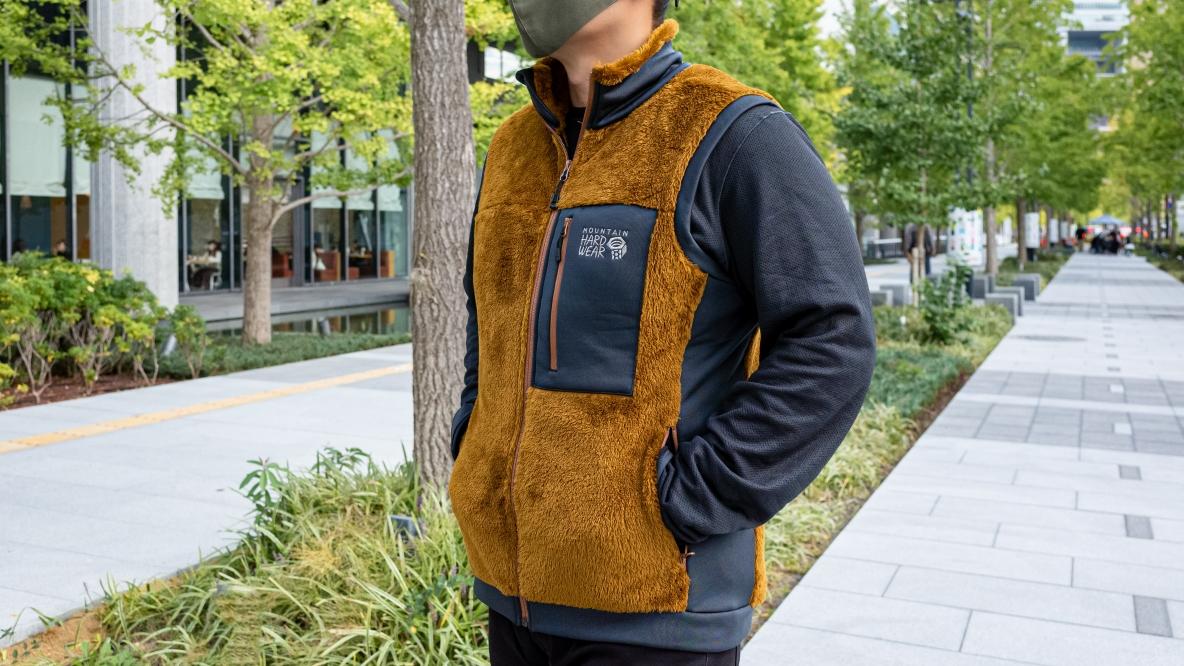 アウターを着るほどではないけど…」という時期に、マウンテンハード