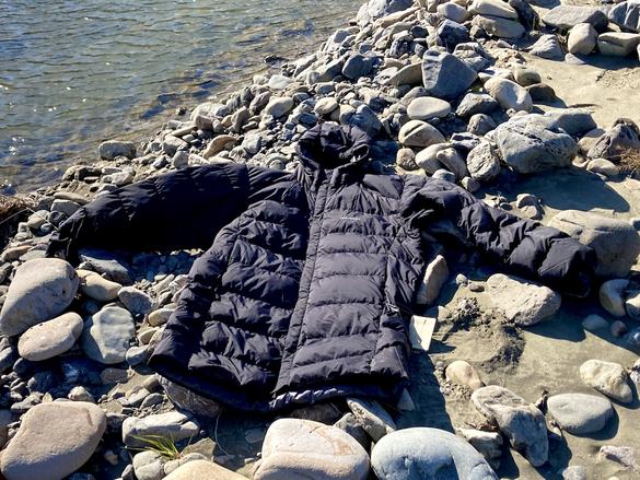 約300gで汎用性バツグン。 モンベルの「ダウントラベルコート」は