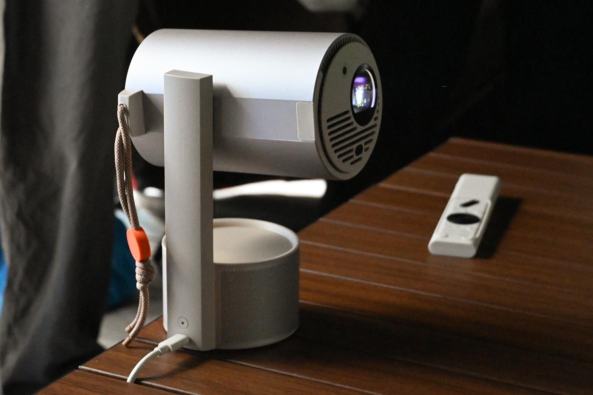 これ、プロジェクターなの？XGIMIの新製品がインテリアと相性抜群で