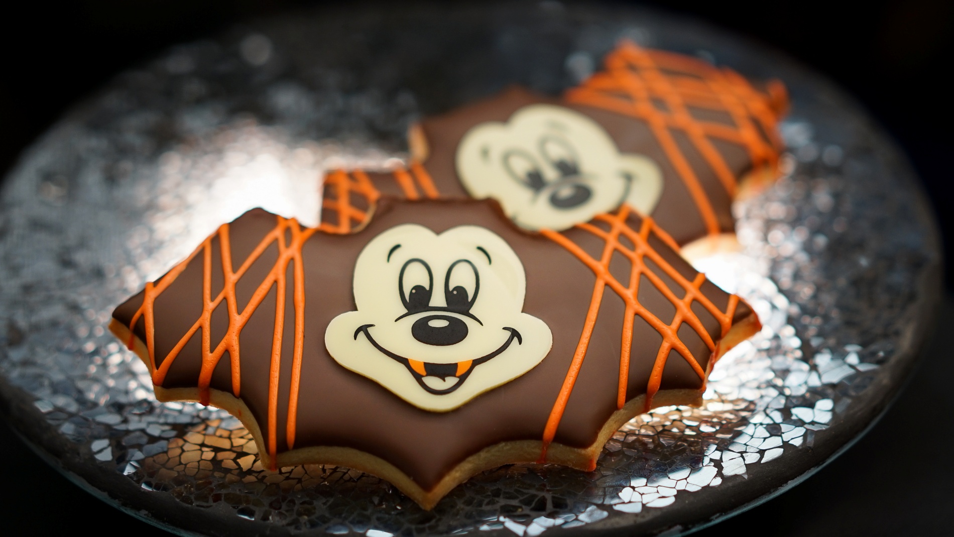 DLR_DLP_Halloween_MickeyBatCoo