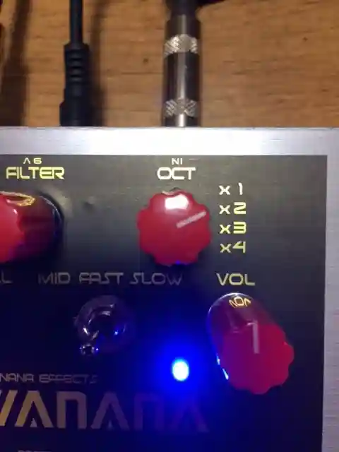 ギターシンセのような超個性的なエフェクター BANANANA EFFECTS NIRVANANA