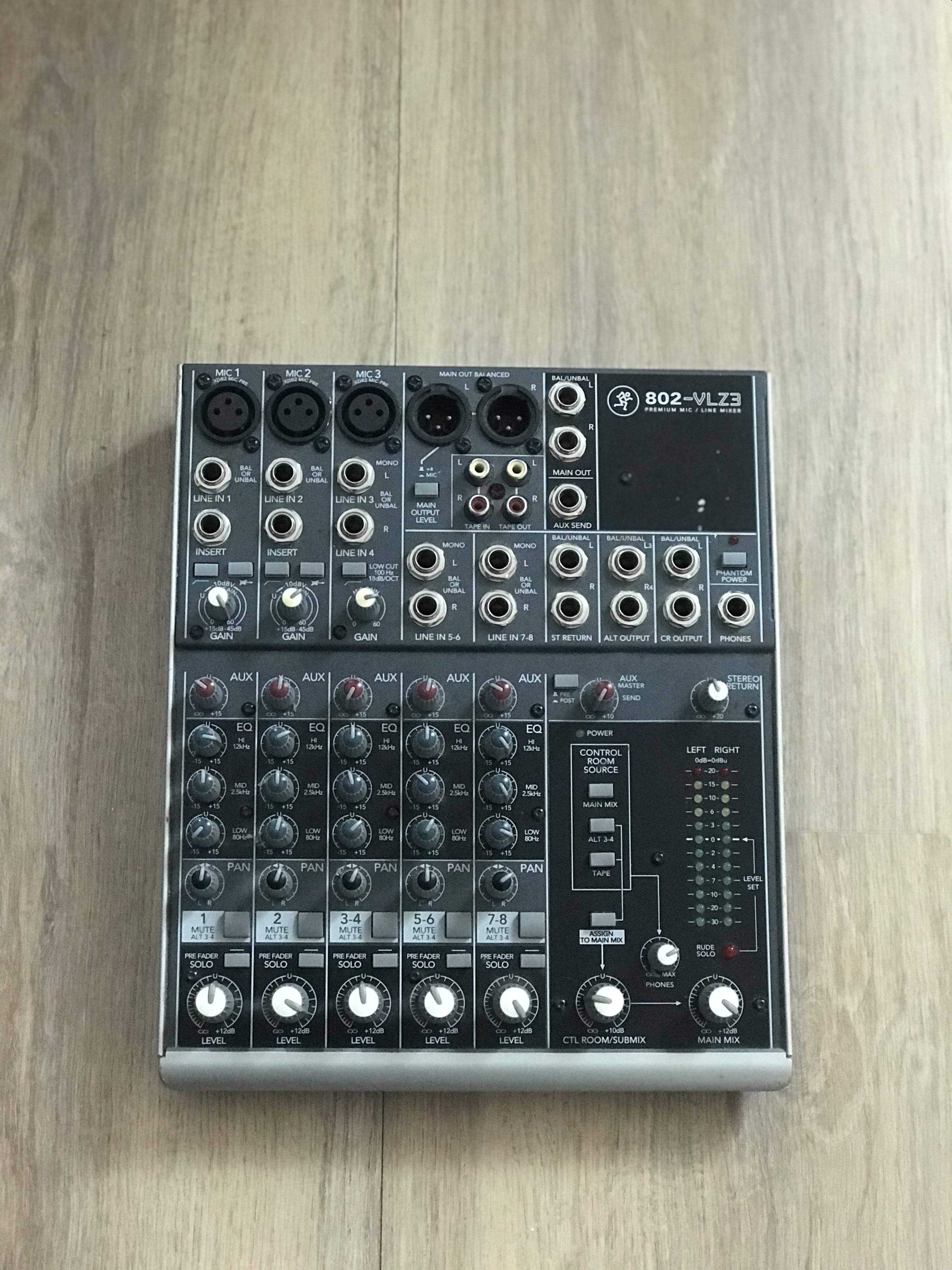 802-VLZ3 - Mackie 802-VLZ3 - Audiofanzine