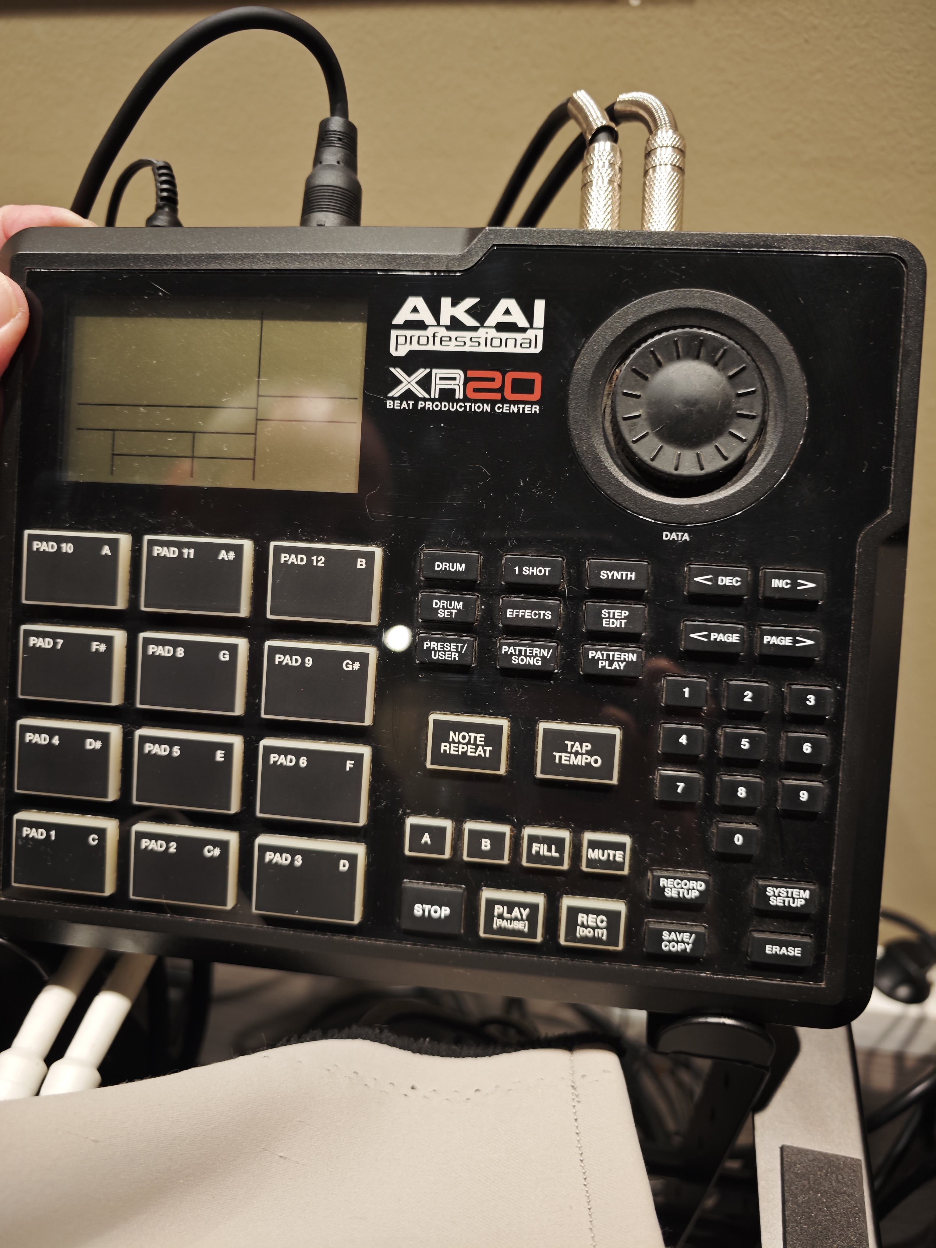 DJ機材 AKAI XR20 BEAT PRODUCTION STATION Amazon.co.jp: AKAI ドラム