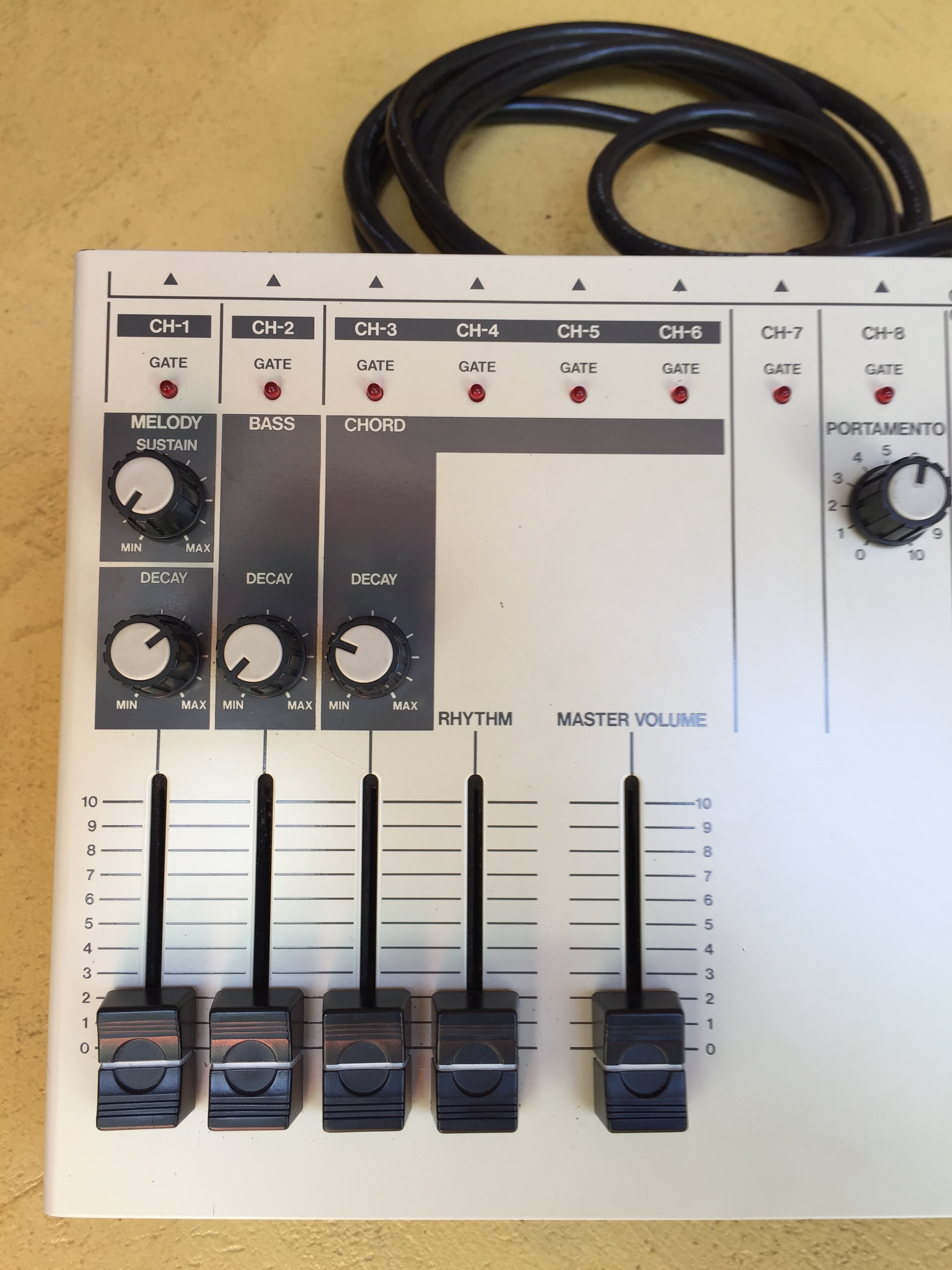 CMU-800 - Roland CMU-800 - Audiofanzine