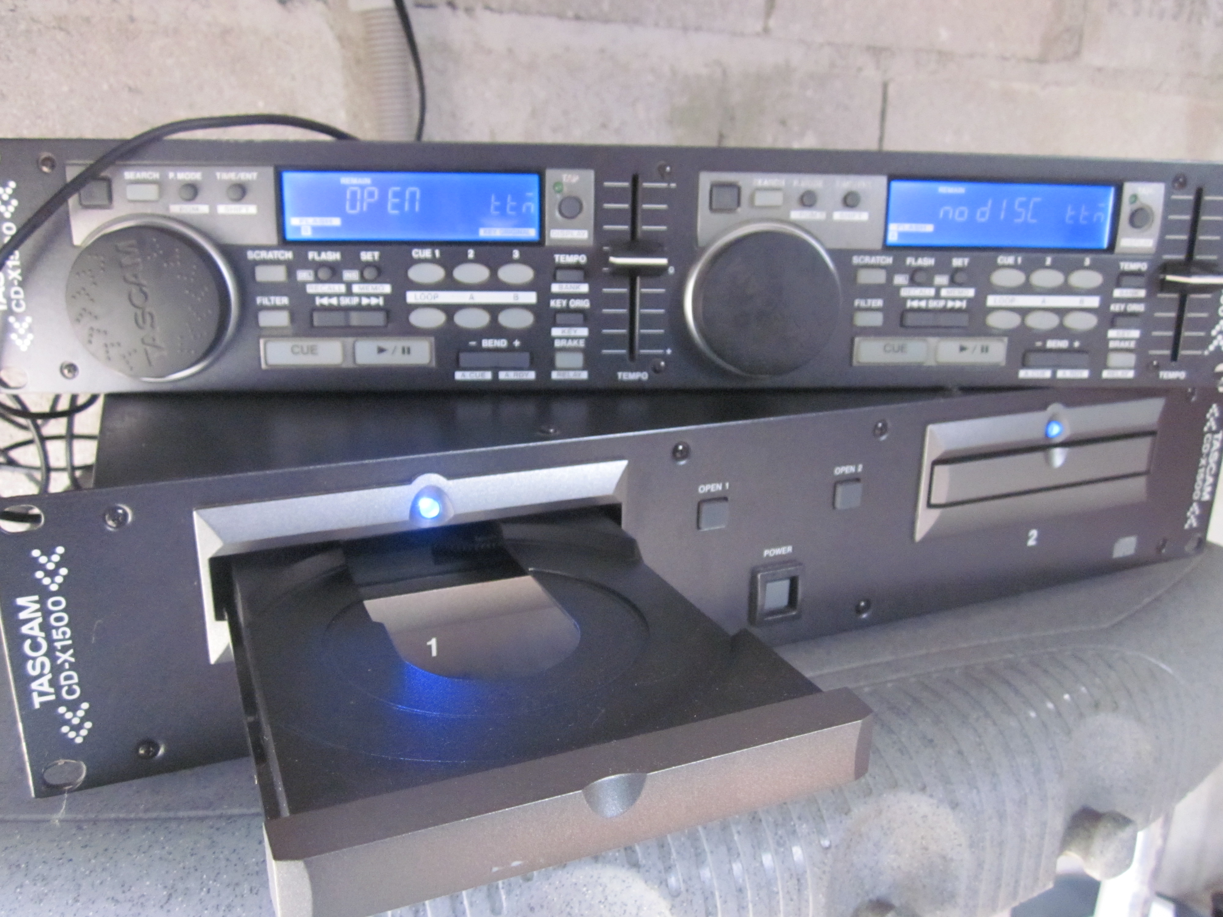 CD-X1500 - Tascam CD-X1500 - Audiofanzine