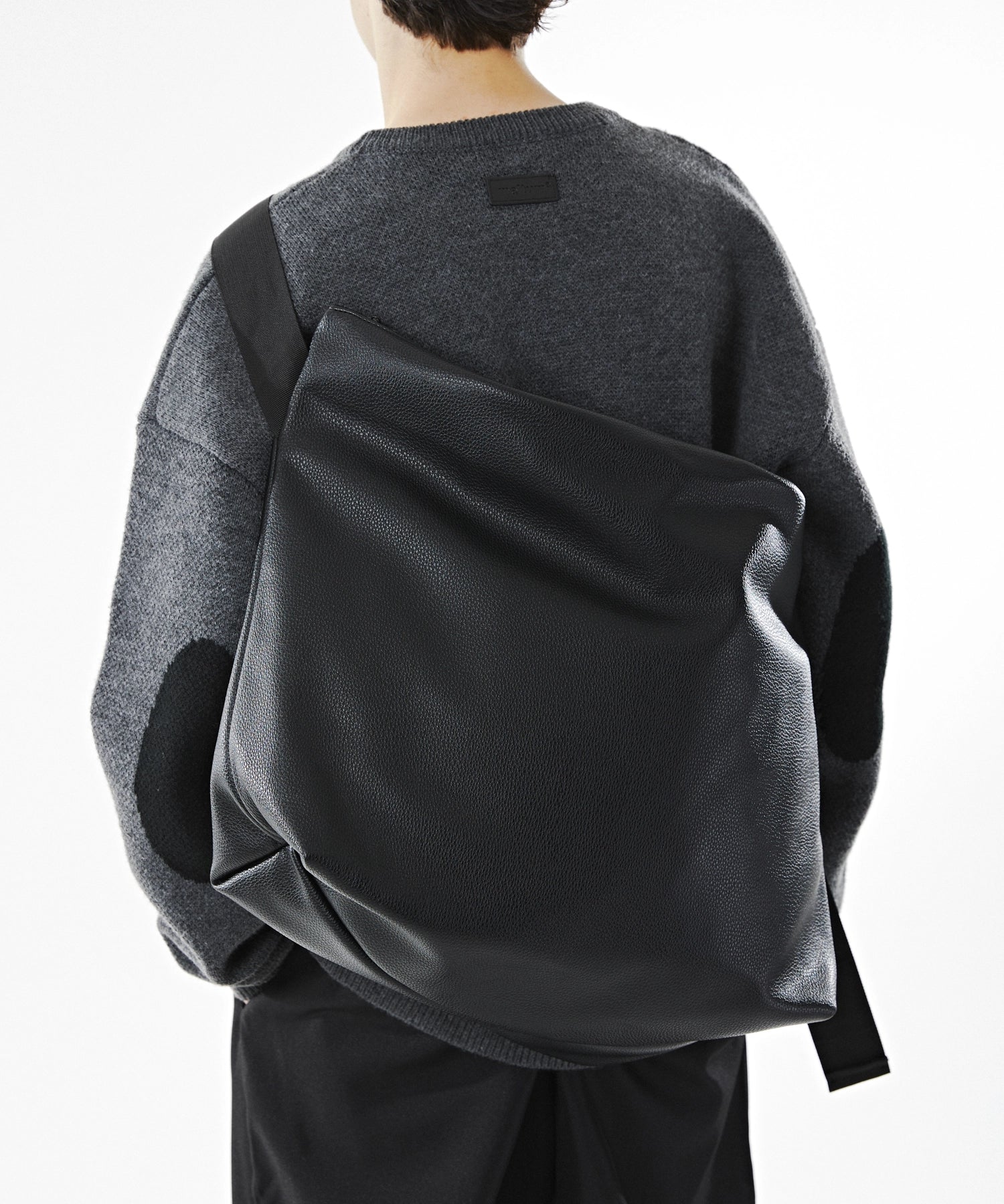 LEATHER MESSENGER BAG