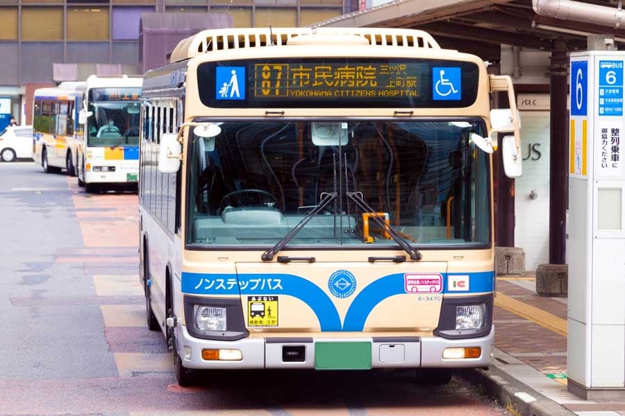 横浜市営バスも次々減便！ ドライバー不足という名の「猛毒」は