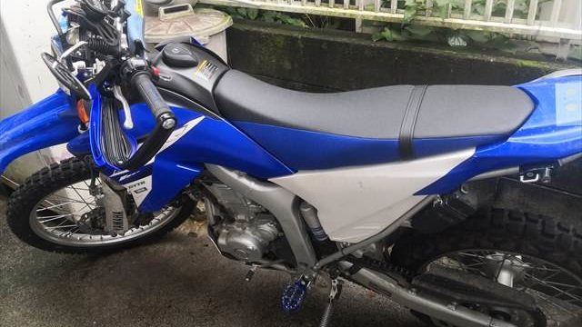 WR250R】ケツ痛からおさらば！ハイシート化のススメ｜Sujiniku Motors