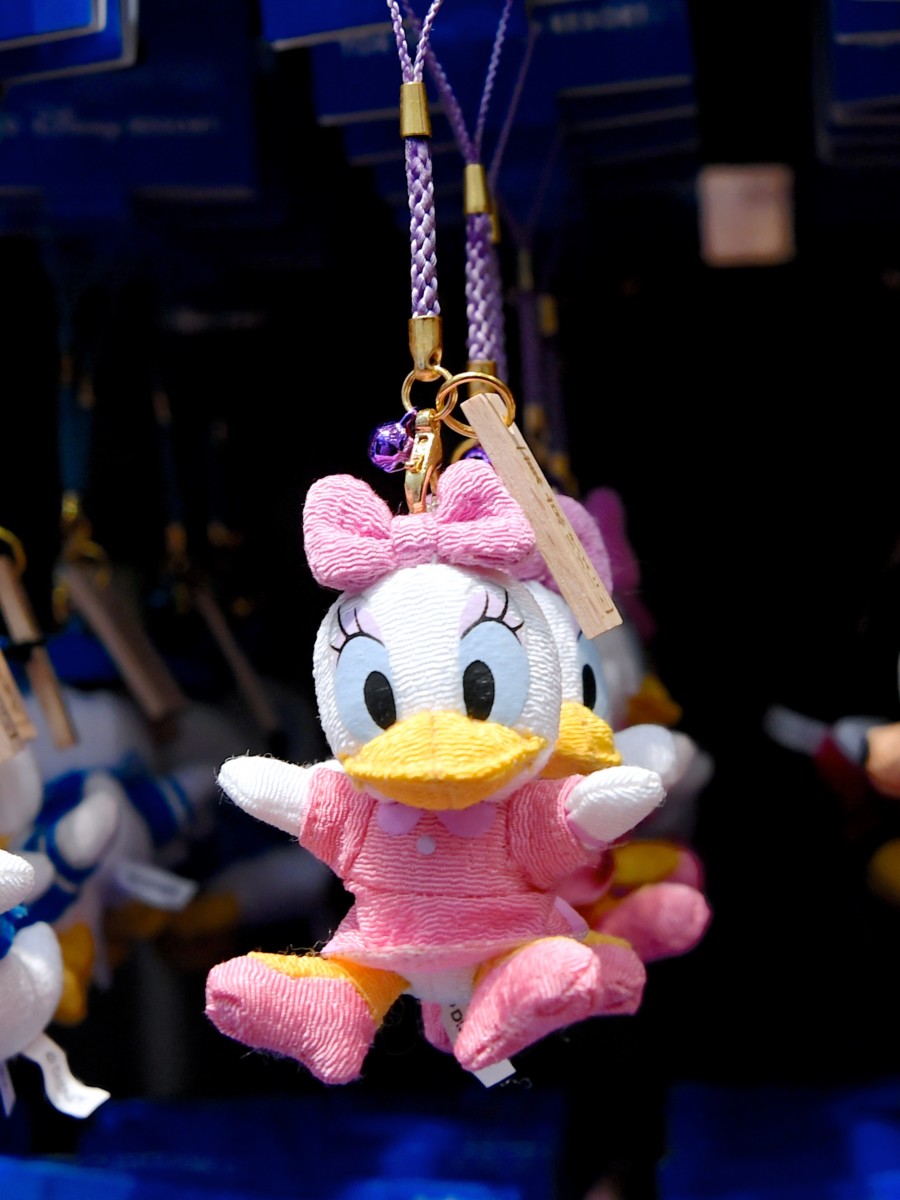 和風な千社札風チャーム付き！東京ディズニーランド「ミッキー