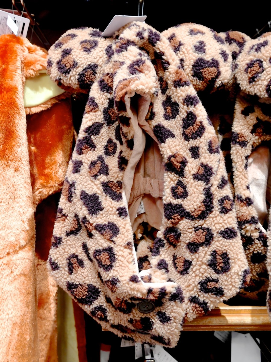 ヒョウ柄デザイン！東京ディズニーランド 身につけグッズ・お土産 -