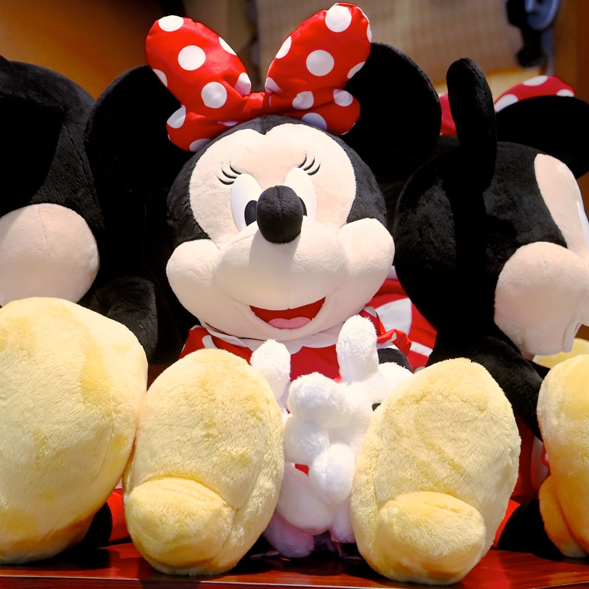 特大サイズも登場！東京ディズニーランド｢ミッキー＆ミニー」ぬいぐるみ -