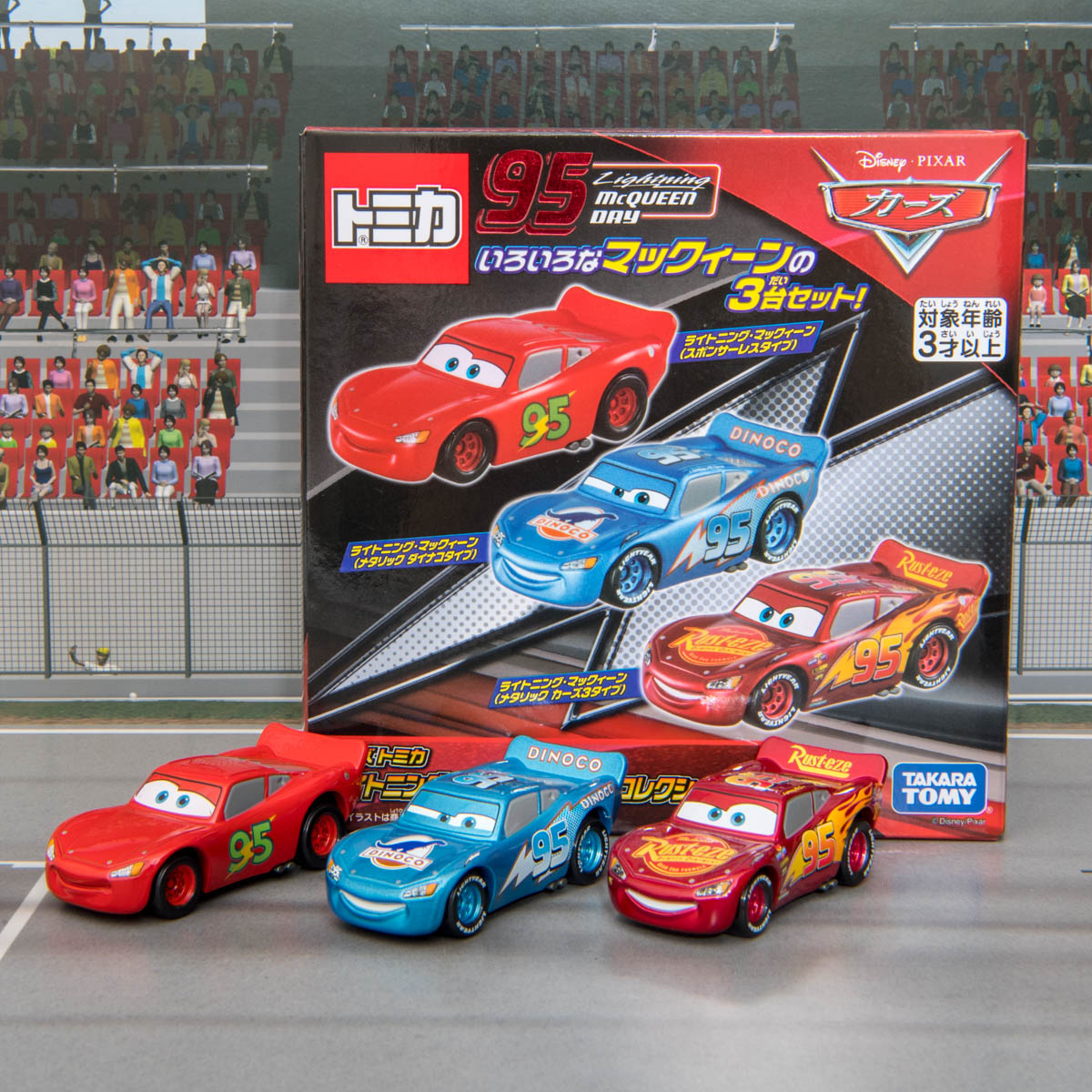 スポンサーレスデザインやクリアタイヤ仕様も！カーズ トミカ