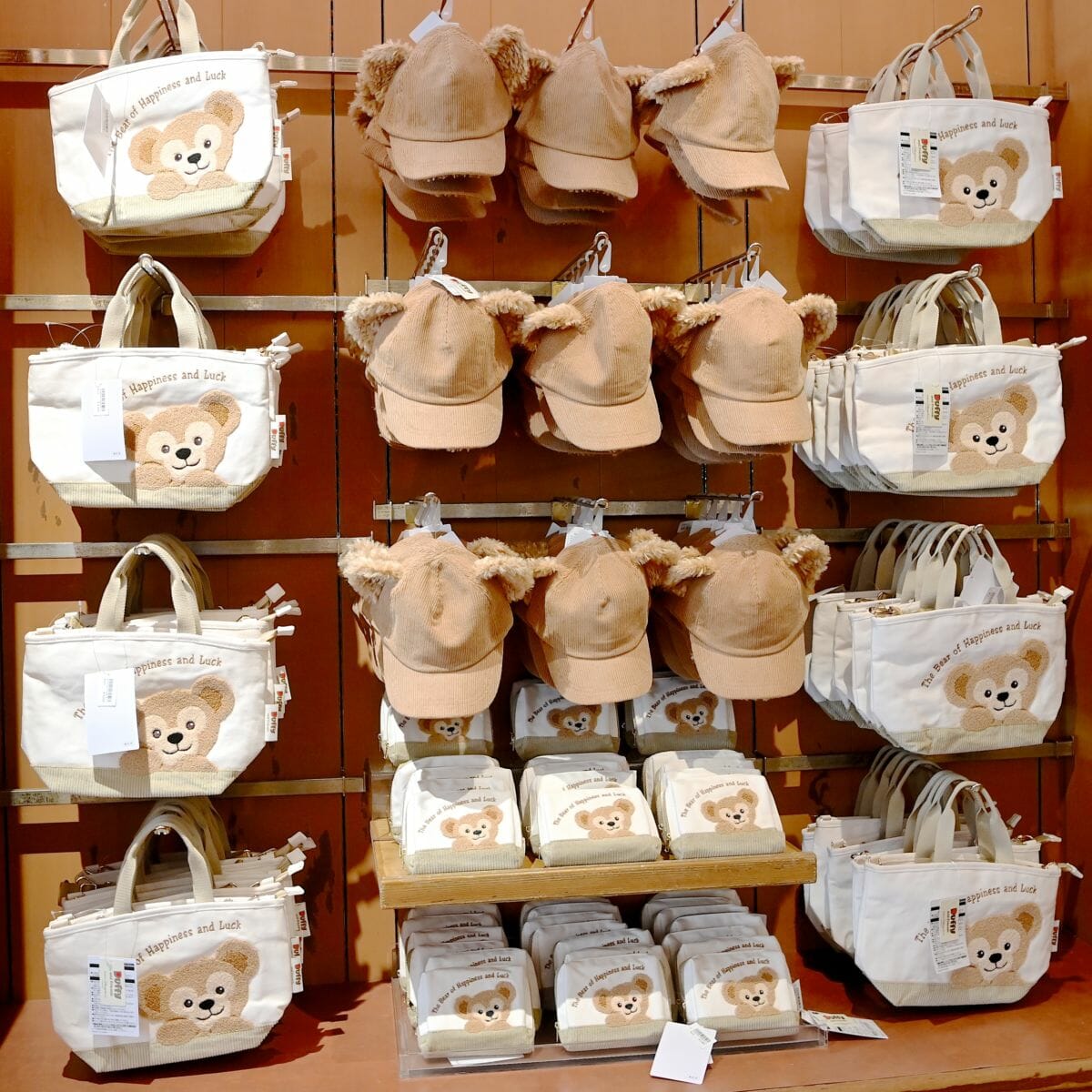 キャップ・ポーチ・バッグ・スマートフォンケースが登場！ダッフィーの