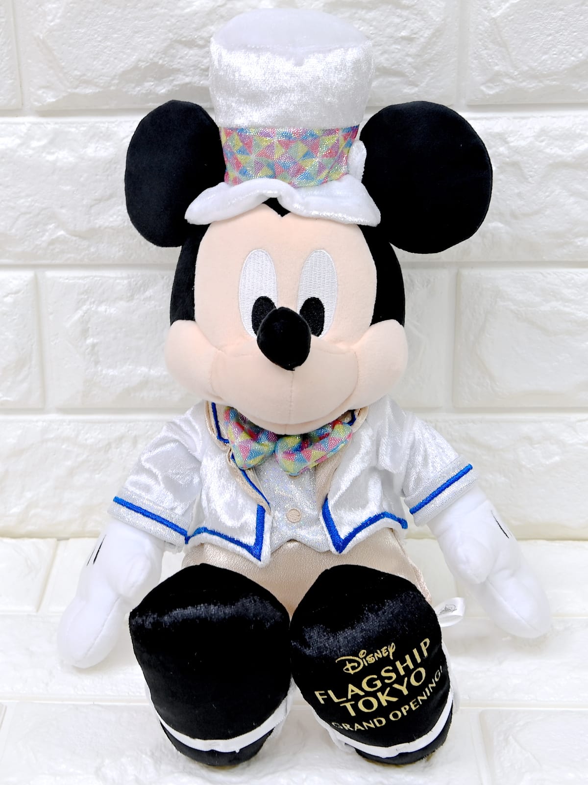 祝祭感あふれる描きおろしアート！ディズニーストア Disney FLAGSHIP