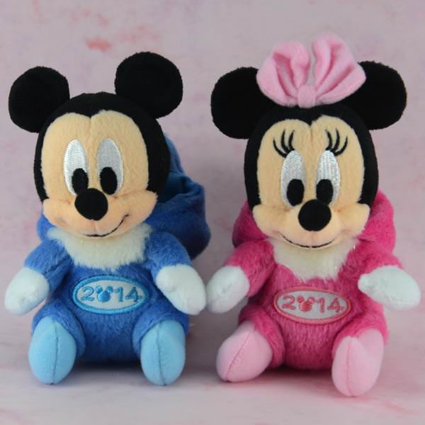 お正月ディズニー2014干支のうまに変身ミッキーたちのぬいぐるみバッジ☆ -
