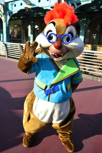 ポートディスカバリーで助手のチップ&デールとグリーティング -