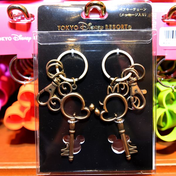 春の新作も！ディズニーペアストラップ、ペアキーチェーン -