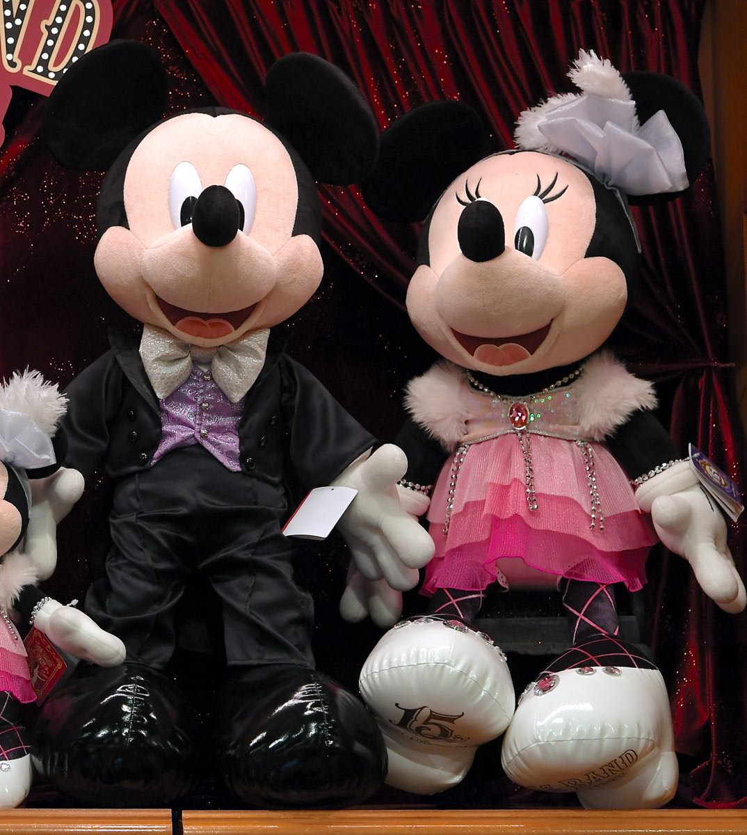 黒タキシードのミッキーも☆東京ディズニーシー”ビッグバンドビート