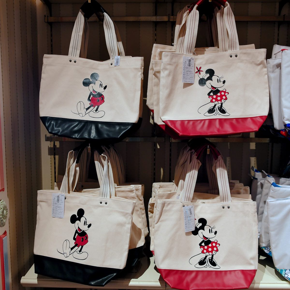 飽きの来ないクラシック風デザイン！東京ディズニーランドのトート