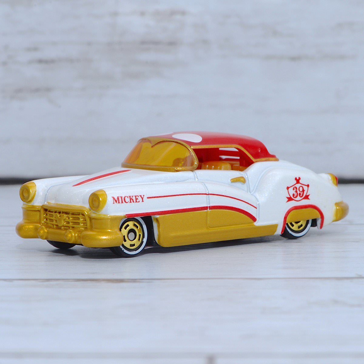 豪華な記念デザイン！トミカショップ限定「ディズニーモータース