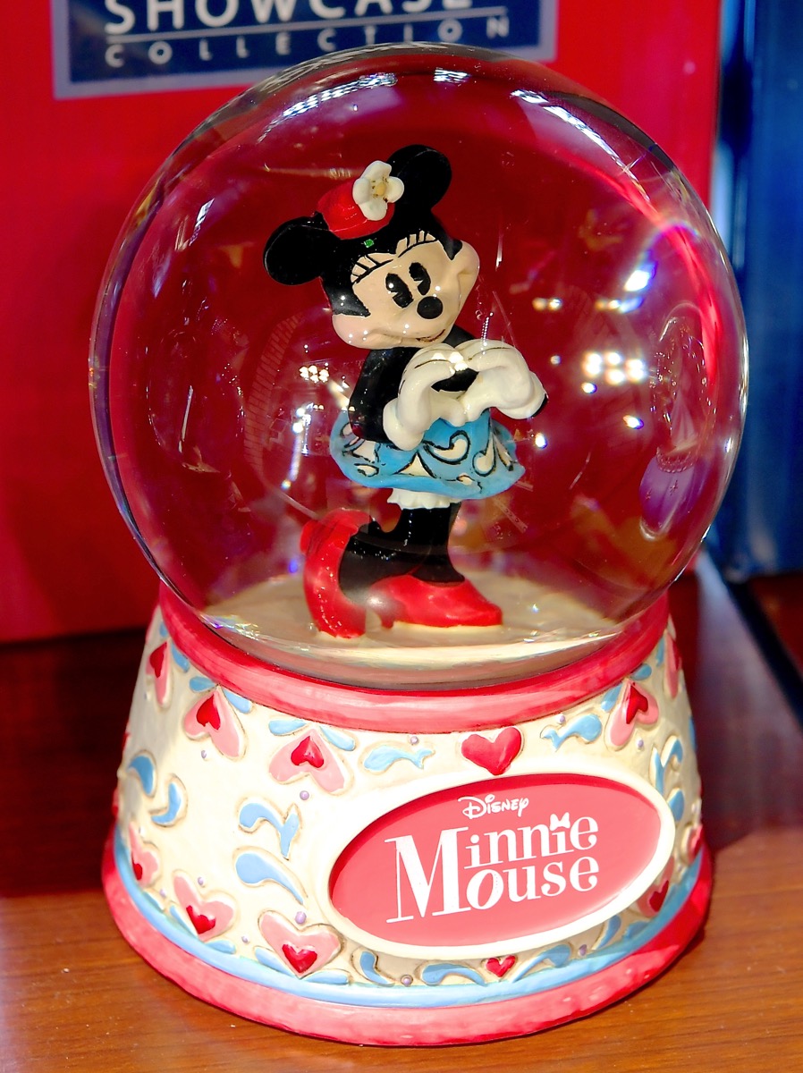 スティッチ スノードーム フィギュア ディズニーショーケース Amazon