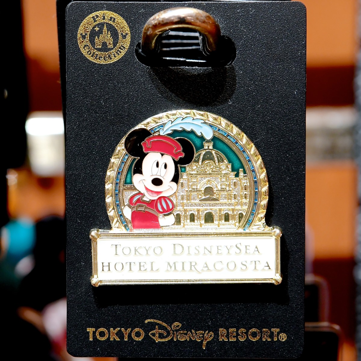 ホテル限定コスチュームのミッキー！ディズニーホテル限定ピンバッジ -
