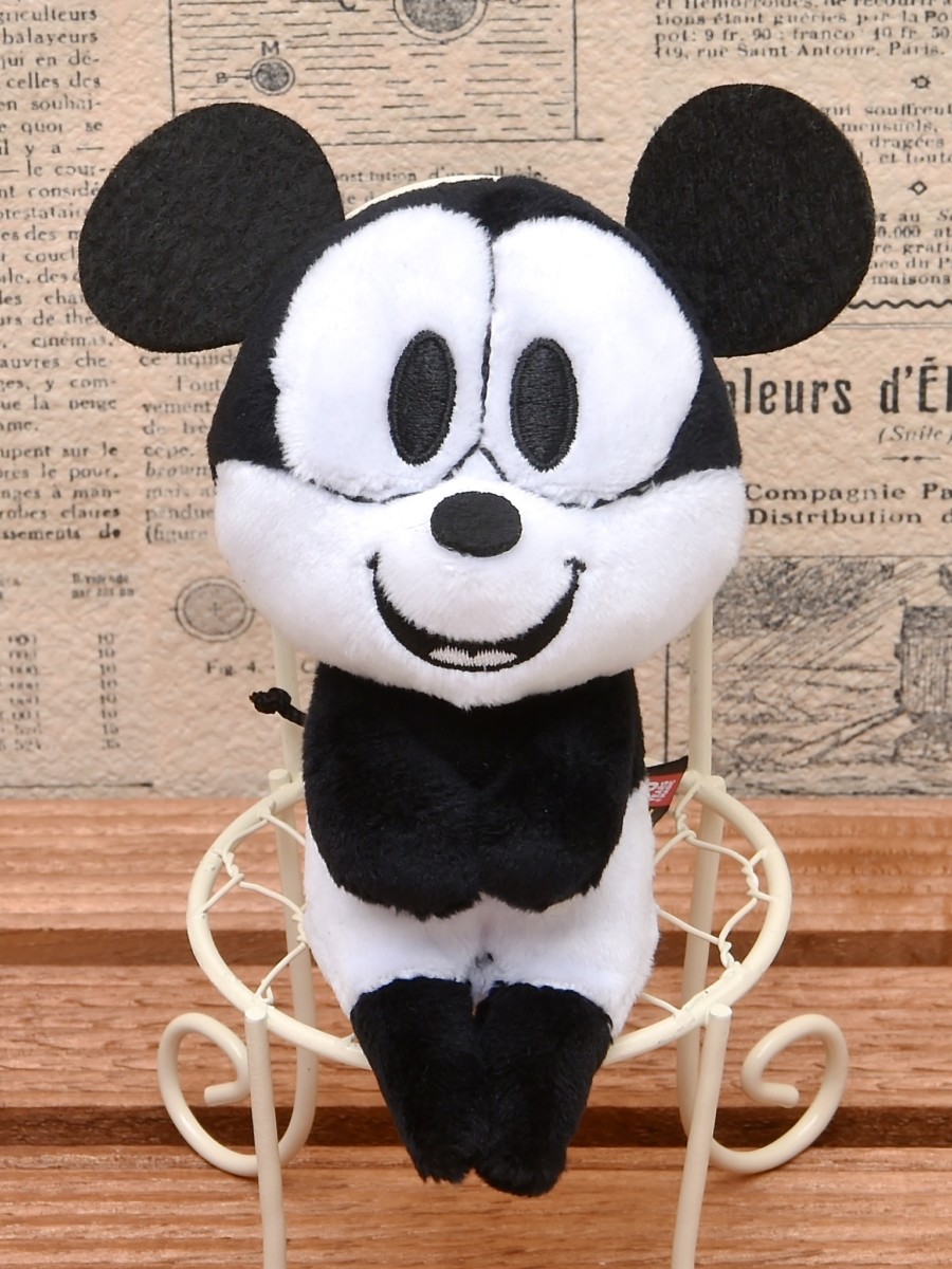 歴代ミッキーをぬい撮り！タカラトミーアーツ「ミッキーマウス
