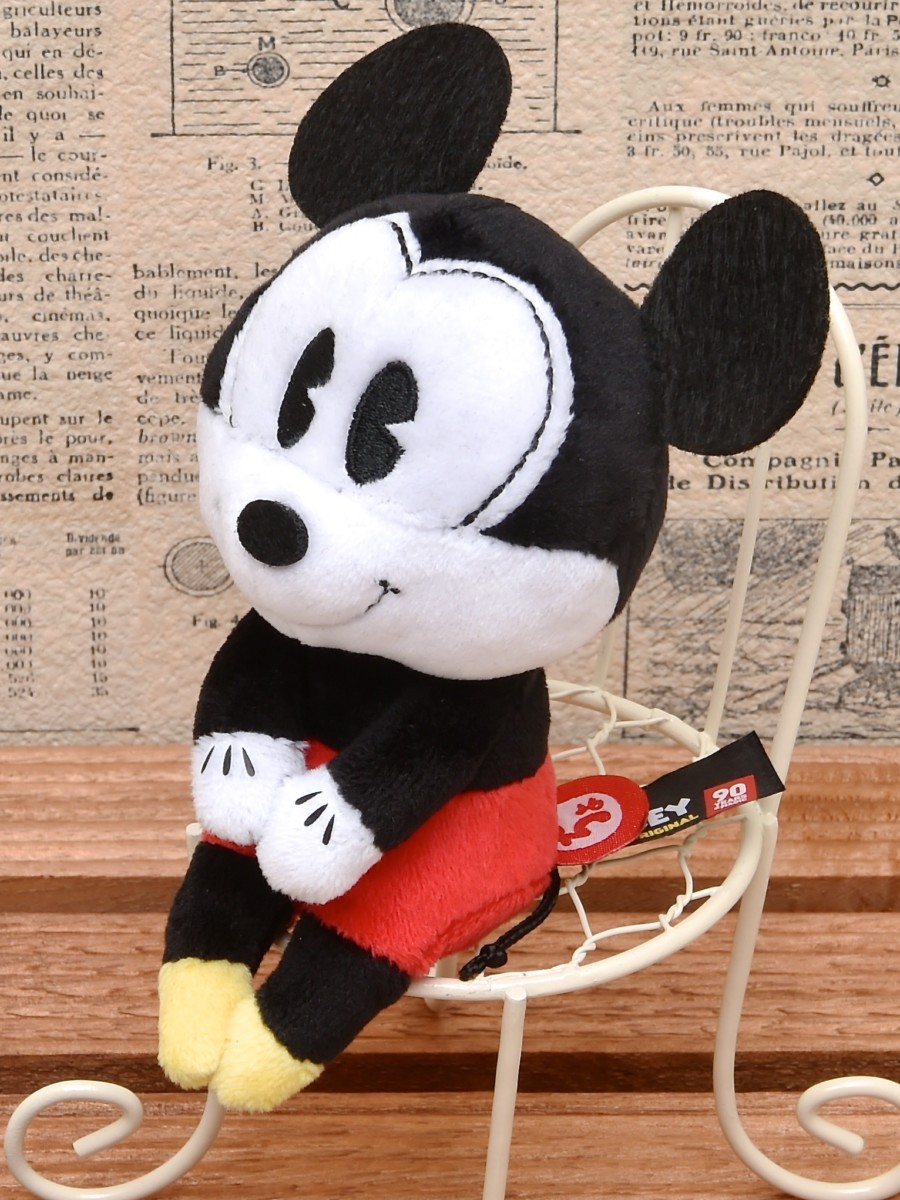 歴代ミッキーをぬい撮り！タカラトミーアーツ「ミッキーマウス