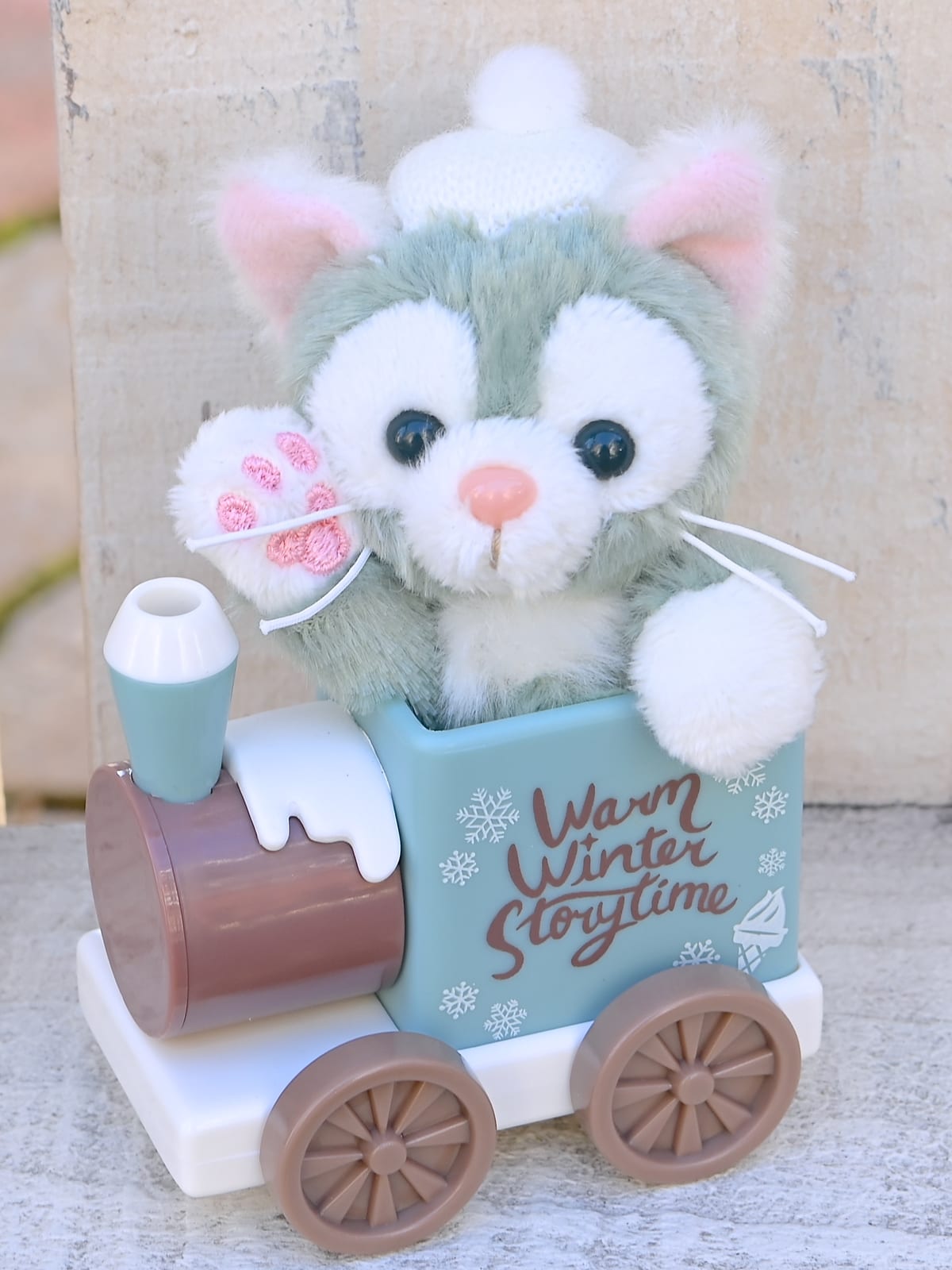 仲良く絵本を読むダッフィー＆シェリーメイ！「ダッフィー＆フレンズの