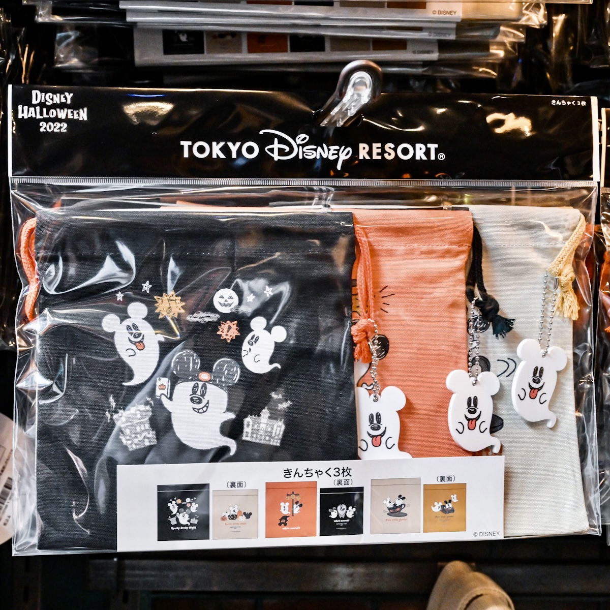 真夜中のパークを楽しむゴーストたち！東京ディズニーリゾート