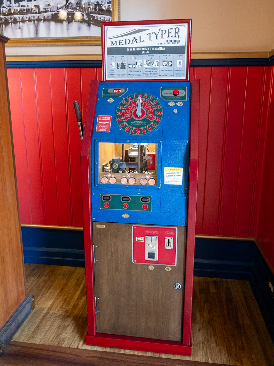 思い出の日が刻印できる！東京ディズニーランド「ペニーアーケード