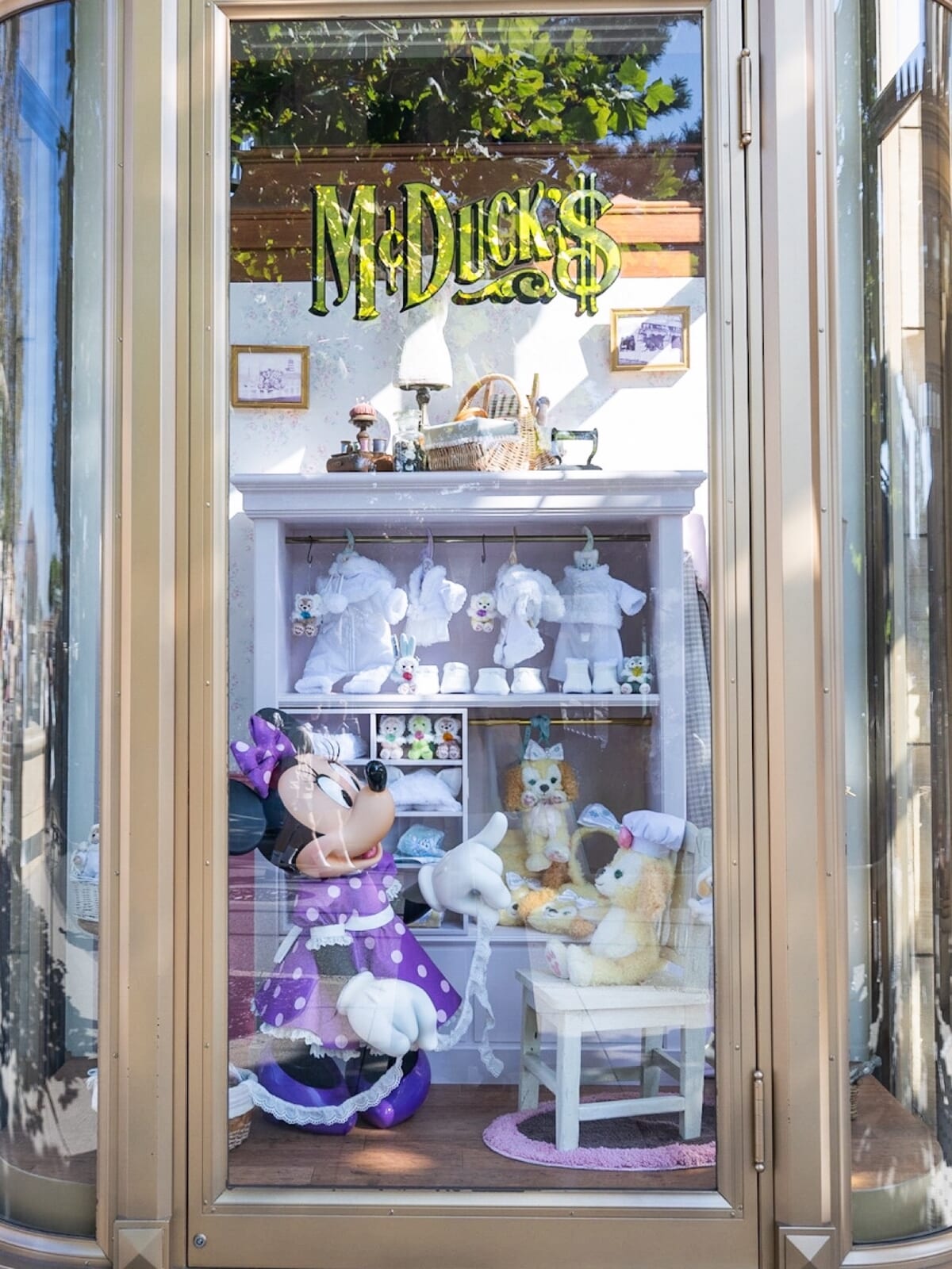 真っ白ふわもこコスチュームでキャンディーづくり！”ダッフィー