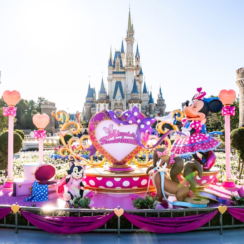ミニーの大好きなものであふれたポップでキュートな世界に！東京
