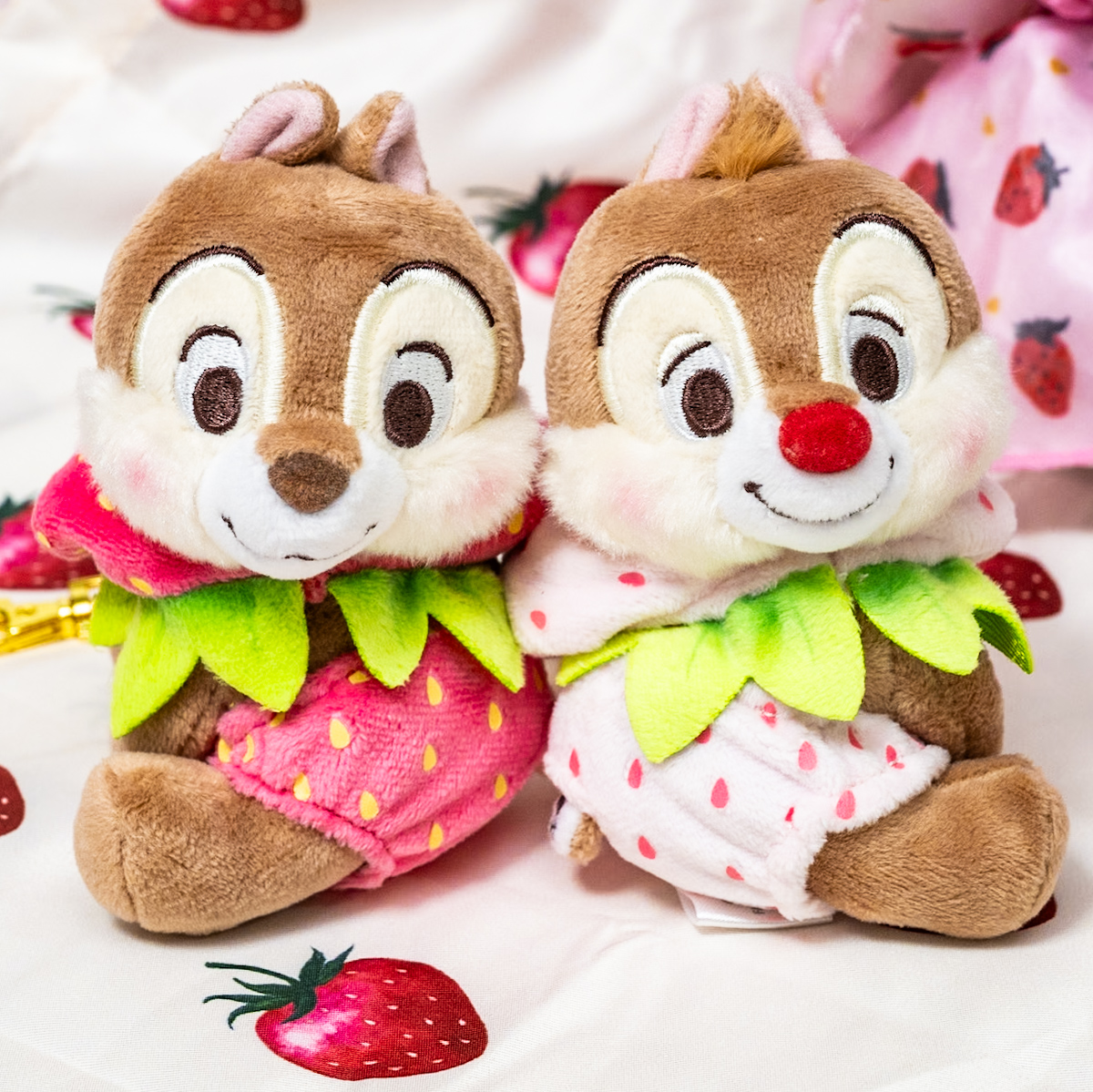 ミニー・マリー・チップ＆デールといちごデザイン！ディズニーストア