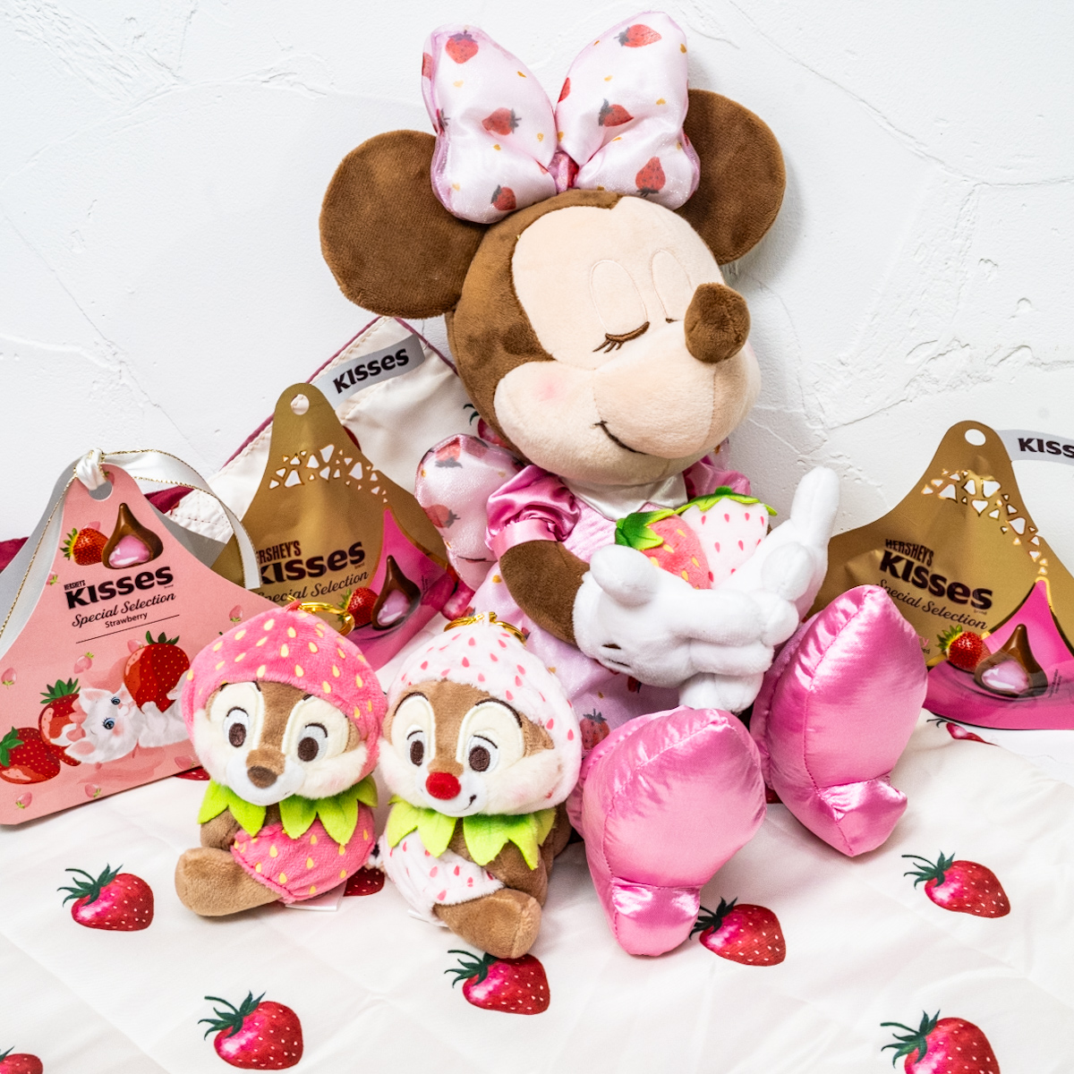 ミニー・マリー・チップ＆デールといちごデザイン！ディズニーストア