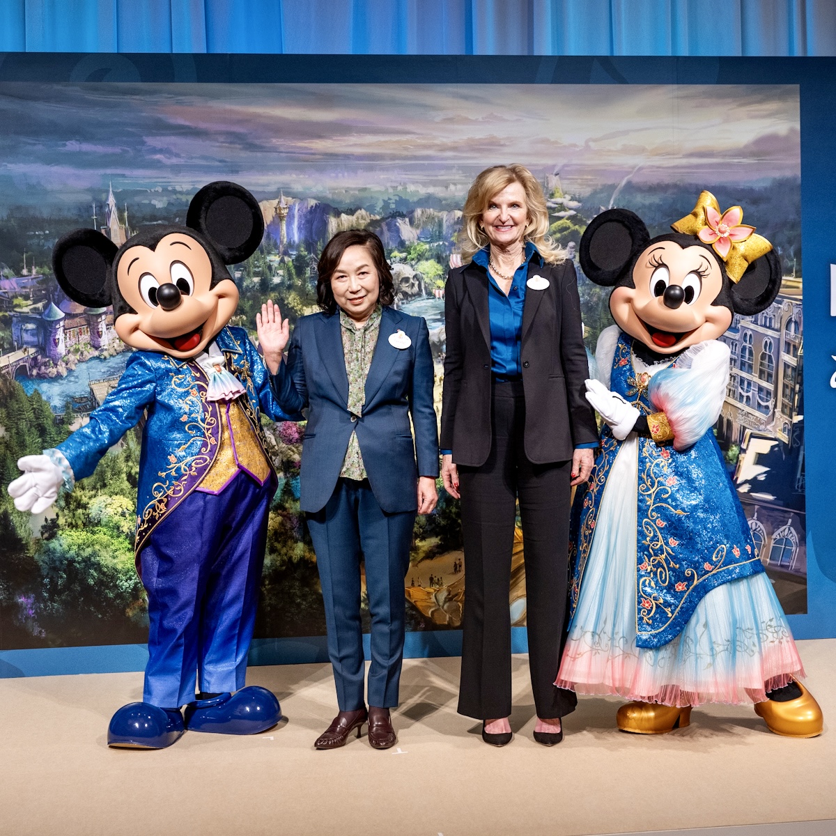 新コスチュームのミッキー、ミニー登場！東京ディズニーシー®8番目の新