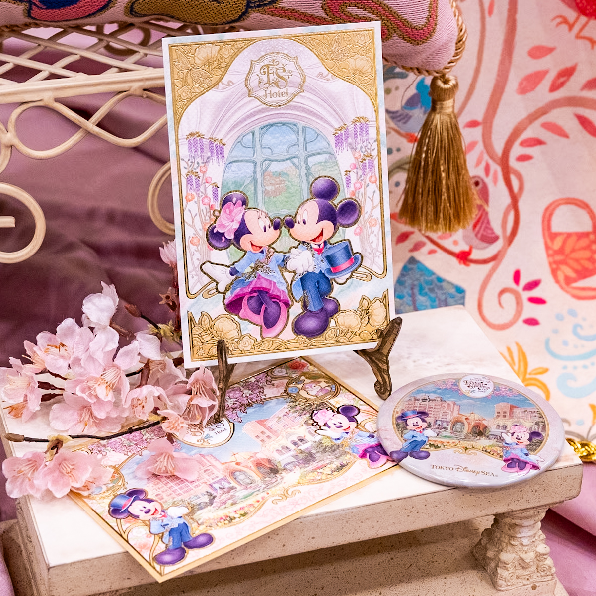 客室の壁画をモチーフにしたタペストリーも！東京ディズニーシー