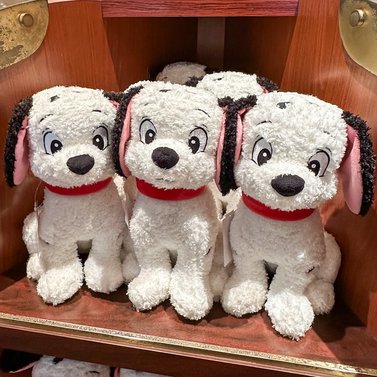 お座り姿がかわいい！東京ディズニーランド『101匹わんちゃん