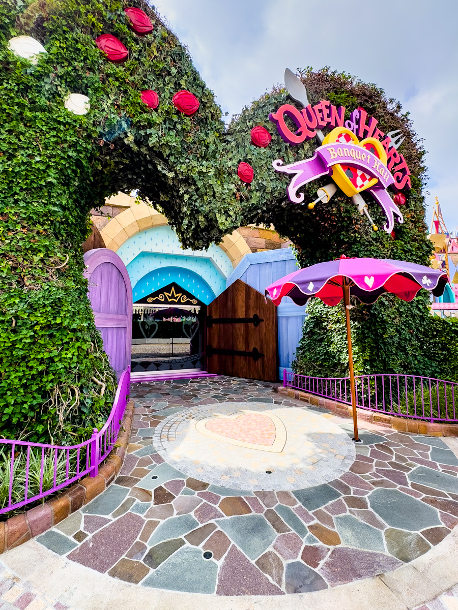 ふしぎの国のアリス』の世界で楽しめる！東京ディズニーランド