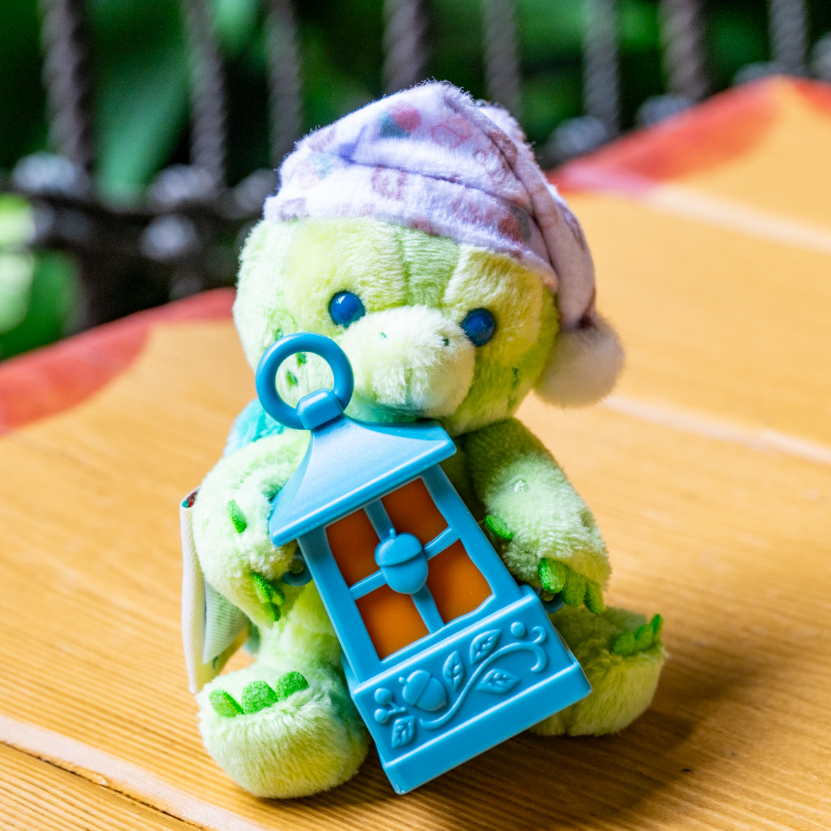 光るランタンを抱えたダッフィーたち！東京ディズニーシー”ダッフィー