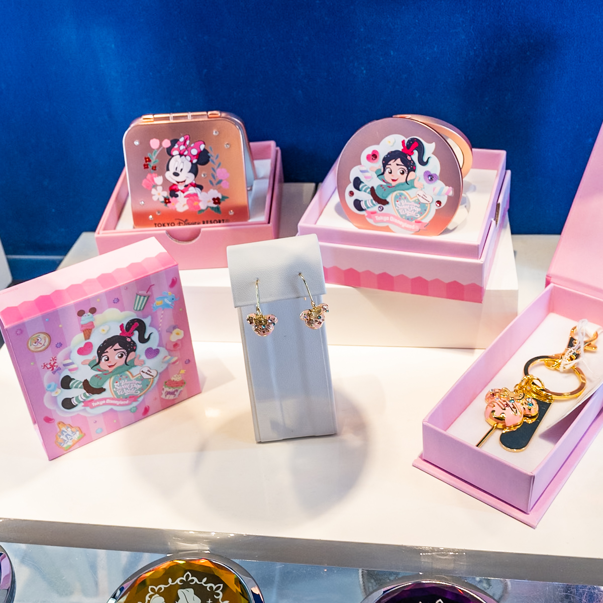 コンパクトミラー、バッグチャーム、ピアス！東京ディズニーランド